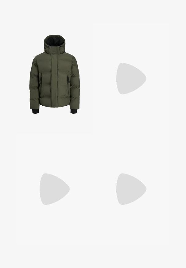 Veste d'hiver matelassée vert olive avec col montant, capuche ajustable, poches zippées noires et poignets noirs côtelés.; T-shirt vert foncé à manches courtes et col rond, coupe droite, avec la marque « Selected » à l’intérieur du col.; Pantalon en velours côtelé brun avec taille élastique et cordon de serrage, offrant une coupe décontractée et des jambes droites, surface texturée avec un motif côtelé.; Baskets argentées avec une texture lisse, un design à lacets, des accents perforés et une semelle en caoutchouc marron texturé.