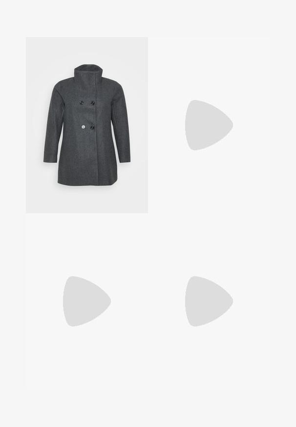 Manteau en laine grise avec un col haut, ouverture à double boutonnage, manches longues et une coupe droite.; Polo à manches longues avec un motif rayé noir et blanc, doté d'un col blanc en contraste et de trois accents de boutons décoratifs.; Jean bleu taille haute avec une jambe droite et un ourlet évasé, en denim. Présente un design classique à cinq poches et une fermeture à bouton en métal.; Bottine noire en cuir brillant, avec un bout pointu et un talon carré moyen, présentant une texture lisse et un design simple.