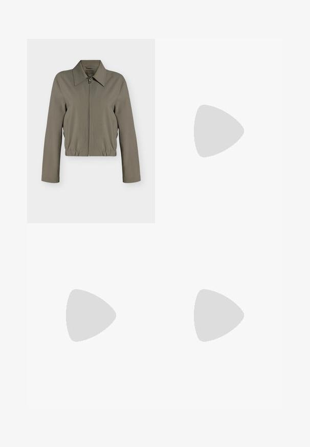 Veste zippée vert olive clair avec manches longues, col large, ourlet élastique et poches latérales, présentée sur un fond blanc uni.; Haut à manches courtes en gris métallique scintillant, avec un col rond et des détails de fronces à la taille.; Pantalon de survêtement noir à jambes larges avec ceinture élastique et cordon de serrage. Confectionné en tissu doux, avec des coutures avant pour plus de détails.; Escarpin en cuir verni noir à talon haut, avec un bout pointu, une bride réglable à la cheville et des côtés ouverts. Texture lisse.