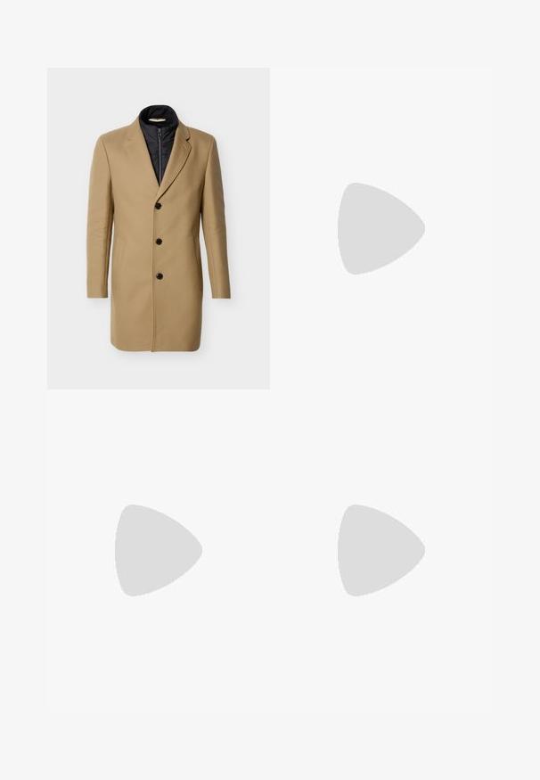 Manteau trois boutons couleur chameau avec doublure intérieure zippée noire, col et poches latérales, présenté sur fond blanc.; Chemise grise à manches longues avec col, boutonnée devant et deux poches à rabat, présentée sur un fond uni.; Pantalon gris à jambes droites en tissu de coton doux avec une texture lisse. Comprend des poches avant et une fermeture à bouton.; Bottine Chelsea en cuir marron avec des panneaux latéraux en élastique, bout arrondi, languette de traction et semelle en caoutchouc noir. Texture lisse avec peu de détails.