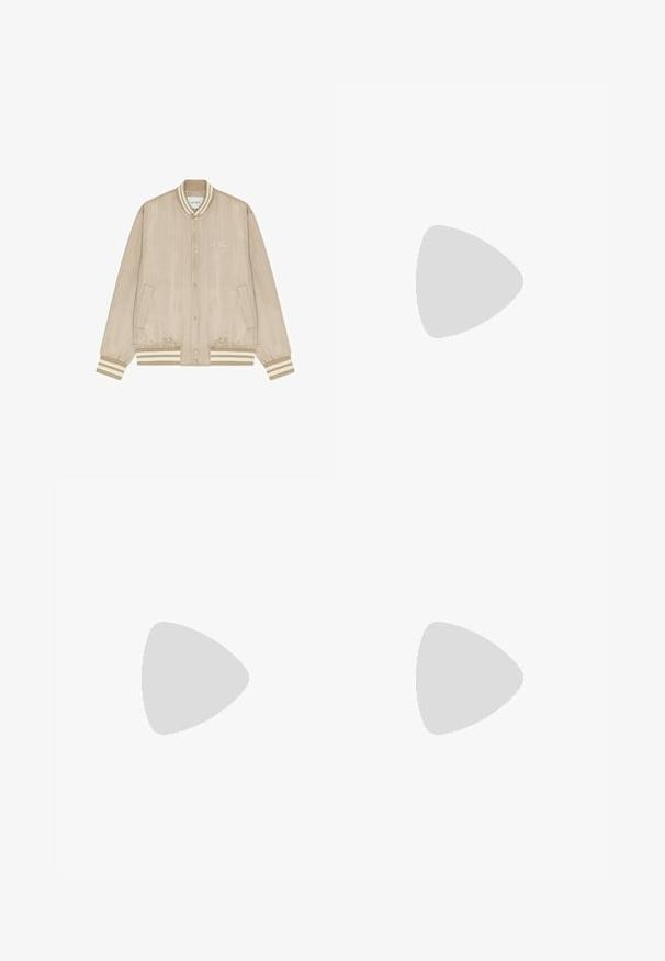 Veste bomber beige en satin avec fines rayures blanches, boutons-pression, col, poignets et bas côtelés rayés, et petit logo "Les Deux" sur la poitrine.; Chemise blanche à manches courtes avec boutons-pression, col boutonné, logo "BOSS" noir sur la poitrine, et étiquette verte à l'intérieur du col.; Pantalon à jambes larges en tissu marron chaud, avec fermeture à boutons sur le devant, plis subtils et coupe droite pour une tenue décontractée.; Chaussure noire en cuir à lacets avec semelle épaisse crantée et languette rouge à l'arrière, vue de profil sur un fond gris clair.