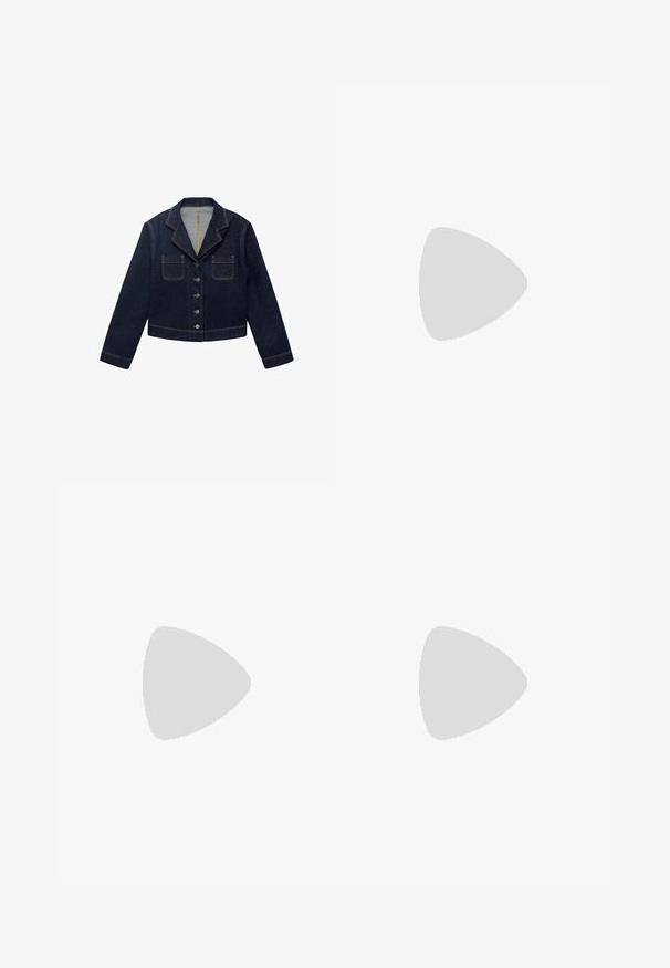 Donkerblauwe denimjacket met een gesneden kraag, twee voorkezen en knoopsluiting. Heeft zichtbare naden en een cropped ontwerp.; Effen wit T-shirt met korte mouwen en ronde hals met een klein "WEEKDAY" label aan de binnenkant van de hals, plat neergelegd op een lichte achtergrond.; Donkerblauwe wijde jeans van denim, met grote zakken, contrasterende oranje stiksels en een knoopsluiting in de taille.; Zwarte suède sportschoenen met drie witte strepen en zwarte veters. Een gestructureerde zwarte broek is deels zichtbaar naast de schoenen.