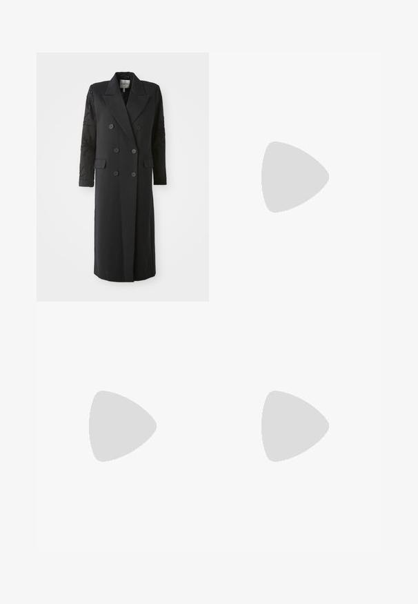 Manteau noir croisé avec un col prononcé, six boutons et des détails perlés sur les manches. Tissu lisse avec une coupe cintrée et une longueur longue.; PIECES Tall PCOLLINE  - Blouse - black; Jupe noire à volants en tulle avec plusieurs couches froncées et une ceinture élastique, présentant une texture transparente et une longueur jusqu'aux genoux.; Botte en cuir noire montante jusqu'au genou avec talon bloc épais, détail d'anneau argenté sur la sangle de cheville et accent métallique sur le côté du talon.