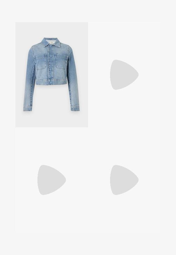 Γαλάζιο cropped denim μπουφάν με μακριά μανίκια, κούμπωμα με κουμπιά, δύο μπροστινές τσέπες στο στήθος και κλασικό γιακά.; Μπλούζα μπλε με κοντά μανίκια και στρογγυλή λαιμόκοψη, με άνετη εφαρμογή, εμφανίζεται σε απλό φωτεινό φόντο.; Άνετα τζιν σε μπεζ χρώμα με φαρδύ σχεδιασμό, κατασκευασμένα από βαμβάκι, που διαθέτουν ψηλή μέση, πέντε τσέπες, κλείσιμο με κουμπί και διακριτές ραφές.; Καφέ δερμάτινα slingback παπούτσια με μυτερή μύτη, δύο στενές λωρίδες και χαμηλό τακούνι. Λείος υφής με γυαλιστερό φινίρισμα.