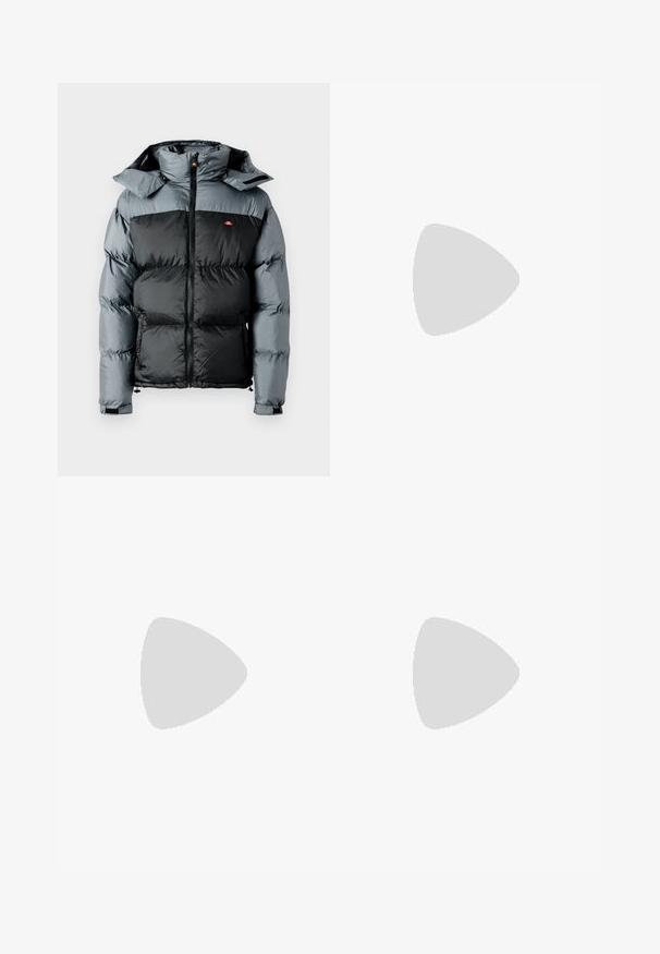 Doudoune avec une partie inférieure noire et une partie supérieure grise. Dotée d'un col montant, d'une fermeture éclair et d'une capuche attachée.; Sweat-shirt noir à manches longues avec col rond, poignets et ourlet côtelés, arborant un petit logo pêche sur le haut de la poitrine à gauche.; Pantalon droit noir avec fermeture à boutons et à glissière, passants pour ceinture, présenté à plat sur un fond clair.; Baskets de sport noires et grises avec un tige en mesh et en suède, présentant une semelle intermédiaire blanche, des lacets et un logo "N" audacieux sur le côté.