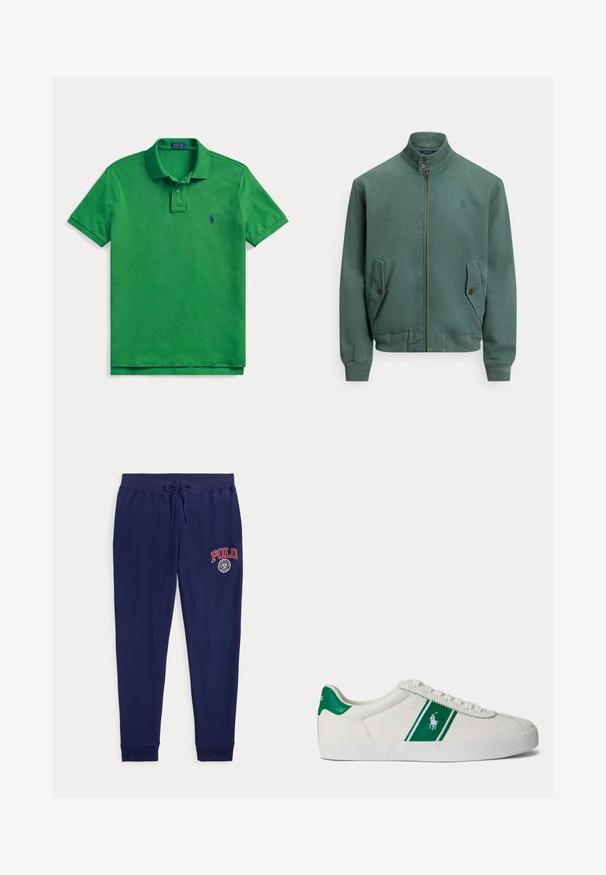 Chaqueta bomber de algodón verde con cuello alto, cremallera frontal, dos bolsillos laterales y puños acanalados. Presenta un pequeño logo en el pecho.; Polo verde de manga corta con cuello y dos botones, con un pequeño logo bordado en azul marino en el pecho izquierdo.; Pantalones deportivos azul marino con cintura ajustable mediante cordón y logotipo y emblema rojo de "POLO" en la parte superior del muslo izquierdo.; Zapatilla blanca de corte bajo con una franja verde y el logo de Polo en el lateral, lengüeta verde en el talón y cordones blancos, mostrada desde el lado izquierdo sobre un fondo liso.