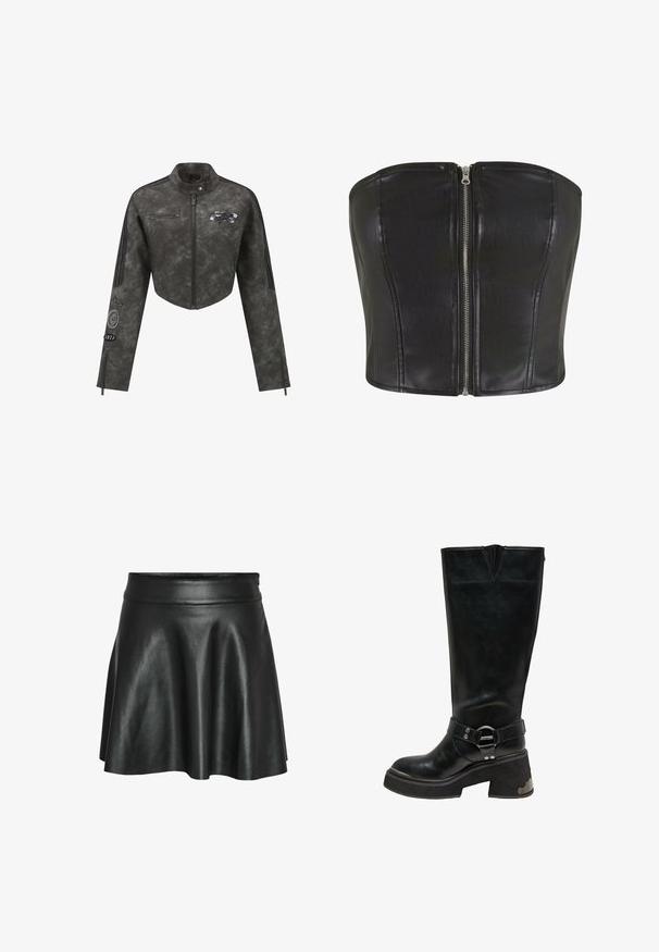 Gekürzte graue Kunstlederjacke mit hohem Kragen, Reißverschluss, schwarzen Akzentstreifen und aufgestickten Abzeichen auf der Brust und dem Ärmel.; Schwarzes Leder-Corsage-Oberteil mit strukturierter Passform. Verfügt über einen zentralen silbernen Reißverschluss und Nahtdetails entlang des Oberteils. Schmeichelnde Textur.; Schwarzer Rock aus Kunstleder mit ausgestelltem A-Linien-Design, verfügt über eine glatte, glänzende Textur und einen taillierten Bund.; Schwarzer kniehoher Lederstiefel mit klobigem Blockabsatz, silbernem Ringdetail am Knöchelriemen und Metallakzent an der Absatzseite.