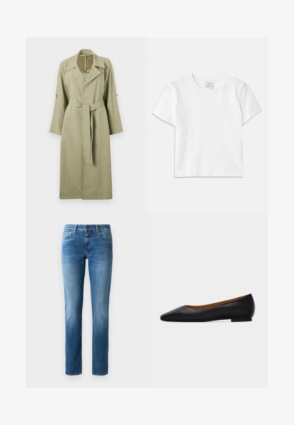 Lange, lichtgroene trenchcoat van geweven stof. Heeft een kraag, brede mouwen, een riem en knoopaccenten op de mouwen.; Witte katoenen t-shirt met een ronde hals, korte mouwen en een rechte zoom. Label met "Won Hundred" aan de voorkant van de halslijn.; Blauwe denim jeans met een recht silhouet, voorzien van een knoopsluiting, vijf zakken en subtiele vervagingen. Soepele textuur met oranje stiksels.; Zwarte leren puntschoen met lage hak en gladde afwerking, zijaanzicht op een lichtgrijze achtergrond.