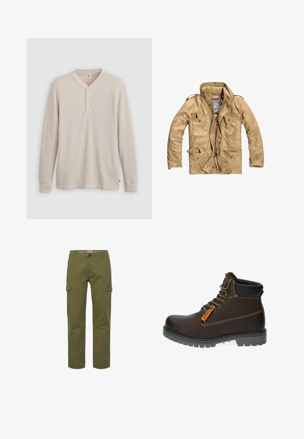 Tan buitenjack met een hoge kraag, meerdere voorke pockets en een ritssluiting. Stof lijkt duurzaam met een gladde textuur.; Lange mouwen henley-shirt in lichtbeige ribbelstof, met een V-hals, een drieknoopsluiting en manchetten. Rode logo-label aan de onderkant.; Cargo broek in olijfgroen, met een rechte snit, voor- en zijzakken, en een knoopsluiting. Gemaakt van stevige katoen.; Bruine leren enkellaars met een grijze rubberen zool, oranje accentlabel en metalen oogjes. Kenmerken zijn contrasterende stiksels en een gevoerd kraagje.