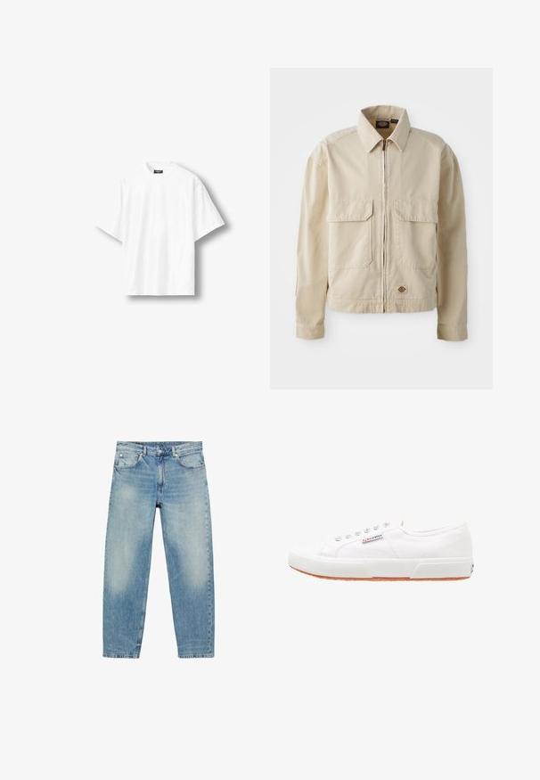 Beige, lichtgewicht jack met een rits aan de voorkant, twee borstzakken en een klein logo aan de onderrand. Gemaakt van duurzaam katoen.; Effen wit oversized T-shirt met korte mouwen en een ronde hals, met een zwart label aan de binnenkant van de achterkant van de kraag, getoond op een lichte achtergrond.; Jeans met rechte pijpen van blauwe denim, met voorzakken en riemlussen, met lichte vervaagde details op dijen en knieën.; Witte canvas sneakers met een rubberen zool, vetersluiting en een klein logolabel aan de zijkant. Gewreven wit bovenwerk en een bruine zool.