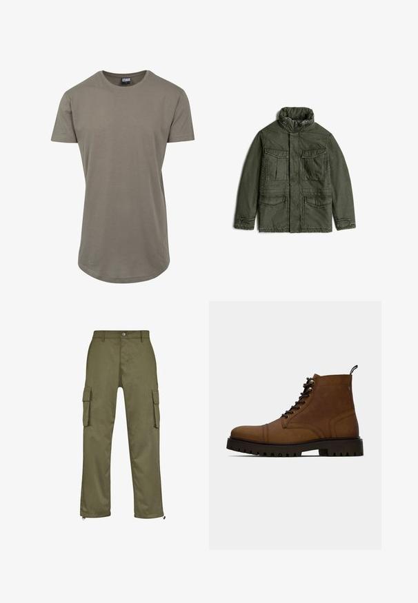 Donkergroene jas in militaire stijl met hoge kraag, ritssluiting en knoopsluiting, en vier voorvakken met kleppen.; Olijfgroene t-shirt van zacht katoen, met een ronde halslijn en korte mouwen, en een langere gebogen zoom voor een relaxte pasvorm.; Olijfgroene cargobroek met een rechte snit, twee zijzakken en ritsdetails bij de broekspijpen. Gemaakt van duurzame stof.; Bruine leren veterschoenen tot de enkel met dikke zwarte profielzool en een trekband op een witte achtergrond.