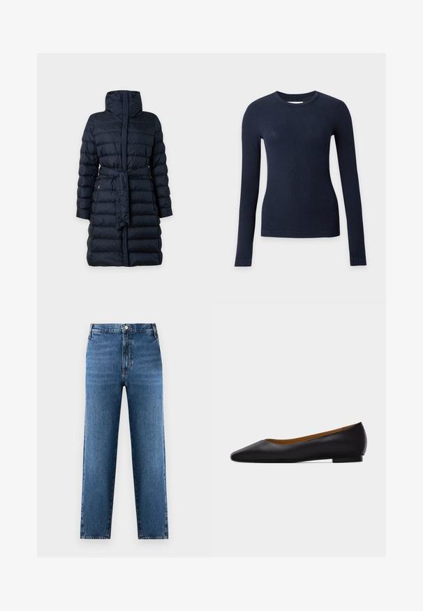 Long manteau matelassé noir avec col montant, manches longues et ceinture en tissu assortie nouée à la taille.; Pull ajusté bleu marine côtelé à manches longues avec col rond sur fond gris clair.; Jean droit bleu à taille haute, fabriqué en denim. Présente une fermeture à bouton et zip à l'avant, avec un léger délavage sur le tissu.; Chaussure plate en cuir noir à bout pointu avec talon bas et finition lisse, vue de côté sur un fond gris clair.