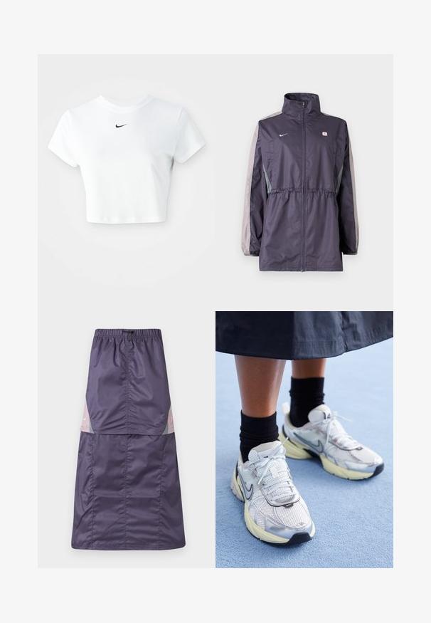 Paars windjack met grijze accenten, hoge kraag, elastische tailleband en lange mouwen. Voorzien van een klein logo op de borst.; Witte cropped T-shirt van katoen, met korte mouwen en een ronde halslijn, voorzien van een zwart Nike-logo op de borst.; Paarse nylon rok met een elastische tailleband, voorzien van kleurvlakpanelen in roze en groen, en een klein wit logo op het bovenste gedeelte.; Witte en zilveren Nike sneakers van meshstof, met reflecterende accenten en een beige zool. Gedragen met zwarte sokken, staand op een blauwe ondergrond.