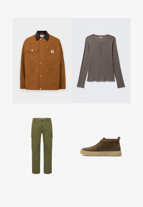 Braune Arbeitsjacke mit dunkelbraunem Cordkragen, vier Vordertaschen, goldfarbenen Druckknöpfen und einem Carhartt-Logoaufnäher auf der oberen rechten Tasche.; Langärmeliges graues Henley-Shirt mit fünf Knöpfen und rundem Halsausschnitt, dargestellt vor einem schlichten weißen Hintergrund.; Olivegrüne Cargo-Hosen mit geradem Schnitt, Front- und Seitentaschen sowie Knopfverschluss. Hergestellt aus strapazierfähigem Baumwollstoff.; Braune Wildleder-Stiefeletten mit runder Zehenform, minimalen Nähten und einer strukturierten, klobigen Gummisohle. Mit Schnürdesign und Fersenlasche.