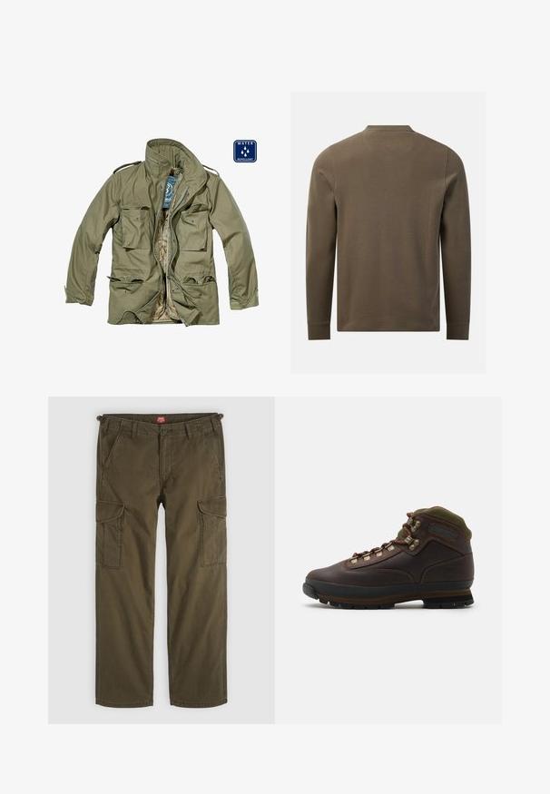 Wasserabweisende olivgrüne Jacke mit Reißverschluss, mehreren aufgesetzten Taschen, Stehkragen und verstellbaren Bündchen. Innenfutter ist beige.; Langärmliges, olivgrünes, strukturiertes Hemd von hinten mit rundem Ausschnitt und schlichten Manschetten vor weißem Hintergrund.; Olivegrüne Cargohose mit geradem Bein, seitlichen Klappentaschen, vorne schrägen Taschen, Gürtelschlaufen und Knopfverschluss.; Brauner Leder-Wanderschuh mit grünem Stoffkragen. Besitzt Metall-Schnürhaken, Gummisohle und strukturiertes Profil für besseren Halt.