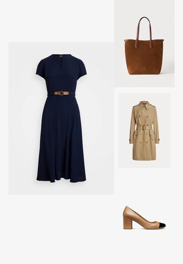 Beige dubbelgeknoopte trenchcoat met ceintuur, geknoopte schouderstukken, twee voorzakken met klep en gespsluitingen aan de manchetten.; Marineblauwe jurk met korte mouwen, ronde halslijn en een uitsnijding aan de voorkant. Kenmerkt zich door een bruine riem met een rechthoekige gesp. Uitlopende rok.; Beige leren pump met een ronde teen en een zwarte lakkap, voorzien van een blokhak en een gladde textuur.; Bruine suède totebag met lange leren handvatten en subtiel klein geperst logo nabij het onderste midden op een effen achtergrond.