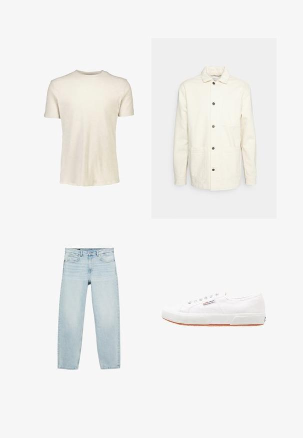 KnowledgeCotton Apparel Let jakke / Sommerjakker - raw cotton; Kortærmet T-shirt i lyse beige, lavet af blødt bomuld. Har en rund halsudskæring og en glat tekstur uden mønstre eller grafik.; Lyseblå jeans med lige ben, lukning foran med knap og lynlås samt design med fem lommer.; Hvide kanvas sneakers med gummisål, snørebåndsdesign og et lille logo mærke på siden. Tekstureret hvid overdel og brun ydersål.