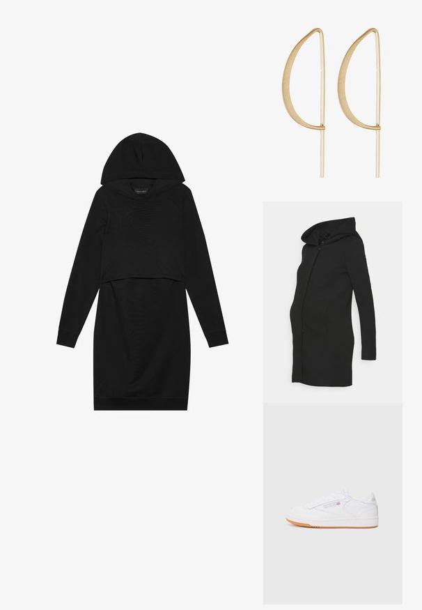 Sort graviditetsfrakke med en tætsiddende pasform, lange ærmer og en stor hætte. Fremstillet af et glat stof med en ren silhuet.; Sort pullover kjole med hætte, lange ærmer og cropped design. Fremstillet af blødt stof med en glat tekstur og ribbede manchetter.; Hvide lædersneakers med lavt design, der har en tekstureret hvid gummisål og en tan gummiydersål. Diskrete logo-detaljer er til stede.; Guld metal øreringe med en buet, forlænget bladform. Overfladen er glat og mat, med tynde vandrette accenter.