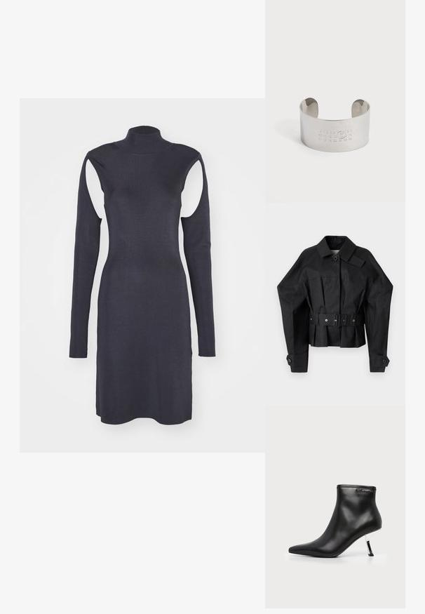 Veste noire raccourcie avec un design structuré, grand col, fermeture à bouton unique et une large ceinture avec garniture métallique.; Robe côtelée bleu marine avec un col haut, des manches longues et des découpes aux épaules. Design ajusté avec un ourlet droit. Texture lisse.; Bottine en cuir noir avec un bout pointu et un talon aiguille argenté brillant sur fond blanc.; Large bracelet manchette en argent avec des chiffres en relief de 0 à 23 en trois rangées et le chiffre 6 entouré au centre avant.