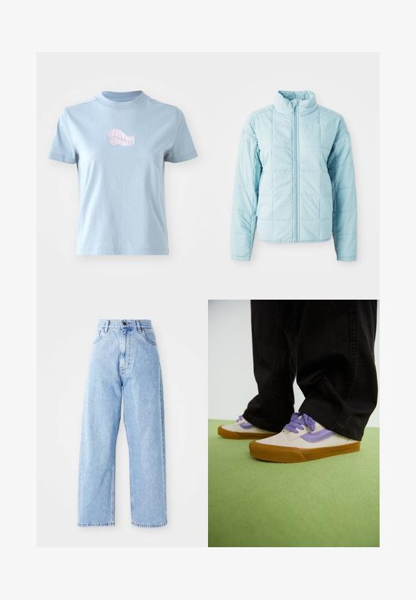 Lichtblauwe gewatteerde jas met rits aan de voorkant en hoge kraag, met lange mouwen en een vierkant stikselpatroon.; Lichtblauw katoenen T-shirt met korte mouwen en een hoge hals, met een klein roze geborduurd schelpdierontwerp aan de voorkant.; Hogewaisted lichtblauwe denim jeans met rechte wijde pijpen, voorste knoop, ritssluiting en voor- en achterkant zakken.; Lichtbeige sneakers met paarse accenten, rubberen gumzool en platte veters. Draag ze met zwarte broeken, gepresenteerd op een groene gestructureerde ondergrond.