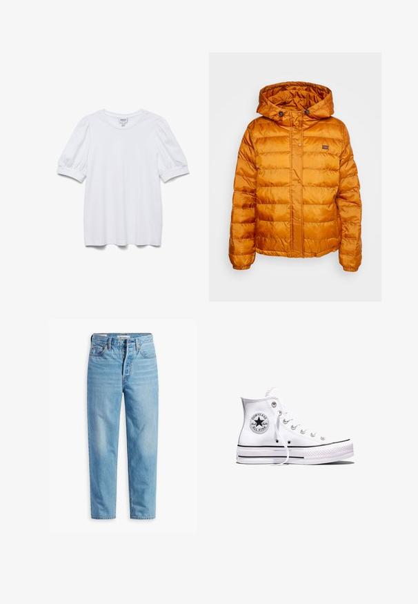 Oranje pufferjack met een capuchon, gemaakt van glanzend, gewatteerd materiaal. Voorzien van een drukknopen sluiting en een klein logo op de borst.; Witte top met korte mouwen, een ronde halslijn en pofmouwen. Gemaakt van een gladde stof en voorzien van een label met de tekst "AWARE."; Lichtblauwe denim jeans met hoge taille en rechte pijpen, met knopenlijst en vijf zakken ontwerp, plat weergegeven op een witte achtergrond.; Witte Converse Chuck Taylor All Star sneaker met hoge schacht, zwarte strepen en logo-patch aan de zijkant, weergegeven tegen een effen witte achtergrond.