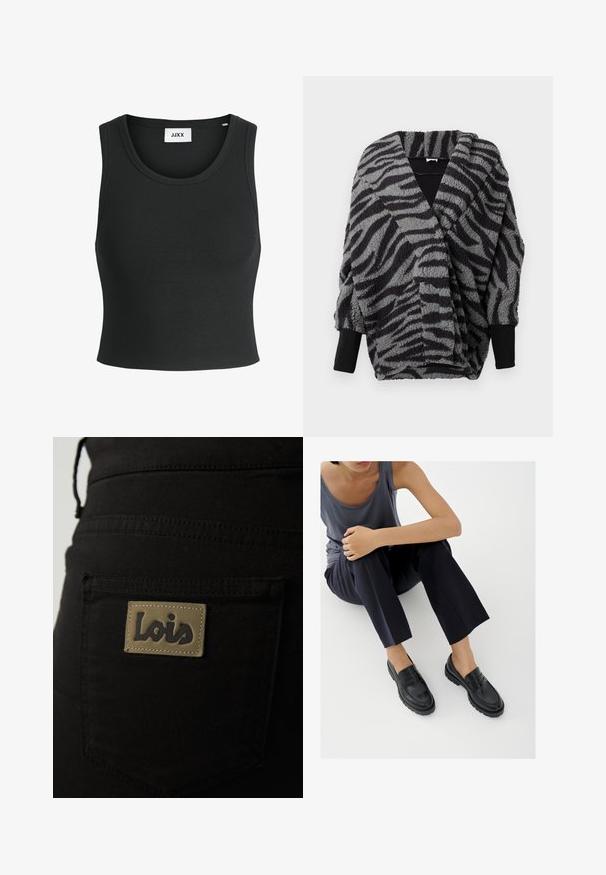 Haut enveloppant flou noir et gris à rayures zèbres, présentant un décolleté en V profond, un tissu texturé et des poignets en côtes noires. Design adaptable et confortable.; Débardeur noir à côtes avec un col rond et sans manches ; fabriqué à partir d'un tissu doux et extensible pour le confort et l'ajustement.; Pantalons en tissu noir dotés d'une poche arrière avec une étiquette beige embossée du mot "Lois" en lettres foncées. Détails de couture visibles.; Mocassins en cuir noir avec accents texturés, talon bas, bout arrondi, et coutures visibles. Modèle portant un pantalon sombre et un haut gris.