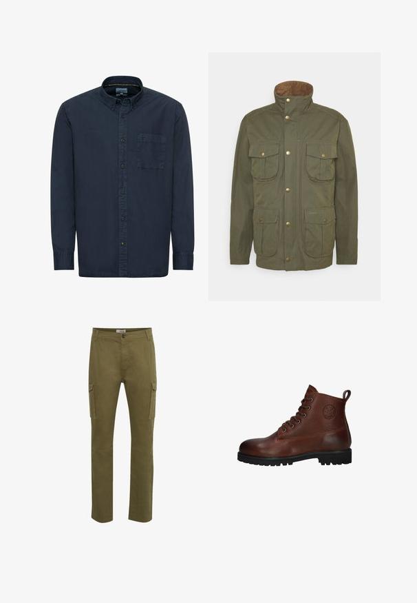 Barbour SANDERLING CASUAL - Leichte Jacke - fern; Marineblaue Button-Down-Hemd aus Baumwolle. Verfügt über einen klassischen Kragen, lange Ärmel, eine einzelne Brusttasche und dezente Nähdetails.; Grüne Cargo-Hosen mit geradem Schnitt, ausgestattet mit zwei Seitentaschen, einem Knopfverschluss und genähten Details auf der Stoffoberfläche.; Braune Lederstiefelette mit strukturiertem Obermaterial, sechs Ösen, einer schwarzen Gummisohle und einer Schlaufe für leichtes Anziehen.