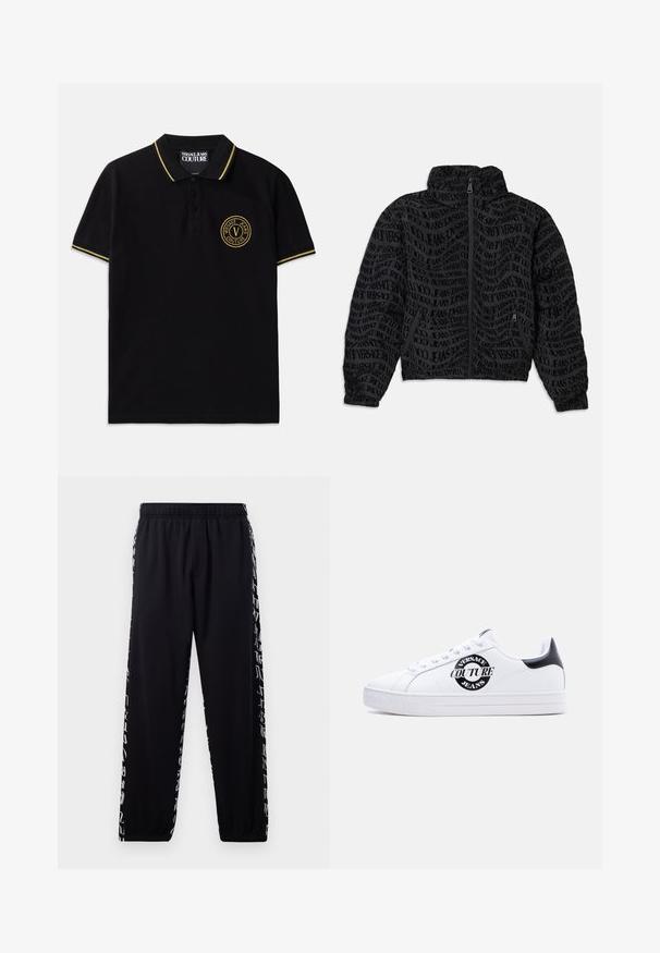 Must mustaga, millel on korduv tekstipattern "Versace Jeans." Materjal näeb välja struktureeritud, koos kokku volditud varruka ja kraega.; Must mustaga on valmistatud puuvillast, millel on kollase triibuga krae, kahe nupuga värvel ja vasakul rinnal brodeeritud ümmargune logo.; Mustad mustad püksid elastse paisutusega vöökoha ja pahkluude ümber, mille külgpindadel on valgeid abstraktseid kirjutisi.; Valge madala säärega toss musta kannatabiga, musta ümmarguse "Versace Jeans Couture" logoga külje peal, valged paelad ja põranda külge pressitud tekst.