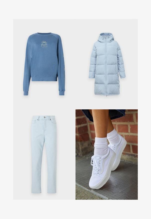 Lichtblauwe pufferjas tot de knie met capuchon, lange mouwen en een rits aan de voorkant.; Blauwe crewneck sweater gemaakt van zachte stof. Het heeft een grafisch ontwerp op de voorkant met tekst en zonmotieven op de mouwen.; Hoge taille lichtblauwe straight-leg jeans met voorzakken, riemlussen, knoopsluiting en zichtbare stiksels langs de benen.; Witte canvas sneakers met rubberen zolen, voorzien van zes vetertjes, een ronde neus en lichte stikdetails, gecombineerd met witte enkelsokken.