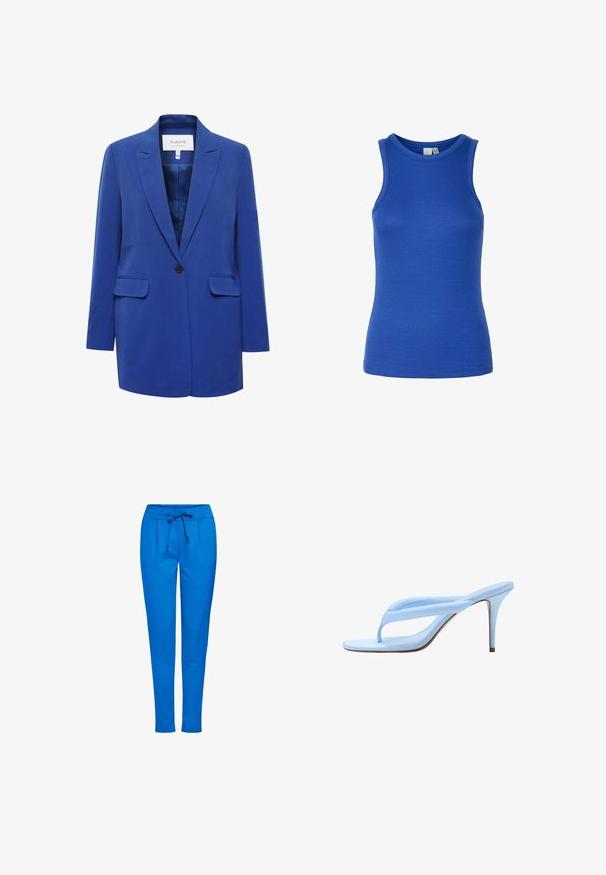 Blazer azul con solapas con muesca, cierre de un solo botón, dos bolsillos frontales y un forro interior suave. La textura es de una tela pulida.; Top sin mangas azul de tela acanalada, con escote redondo y diseño de tirantes, con un dobladillo recto en la parte inferior.; Pantalones de chándal azules hechos de tejido suave, con cinturilla elástica y cordón, dos bolsillos frontales y un diseño de pierna ajustada.; Sandalia de tacón alto de color azul claro con suela delgada, tiras finas acolchadas y tacón de aguja rígido, mostrada de lado sobre fondo blanco.