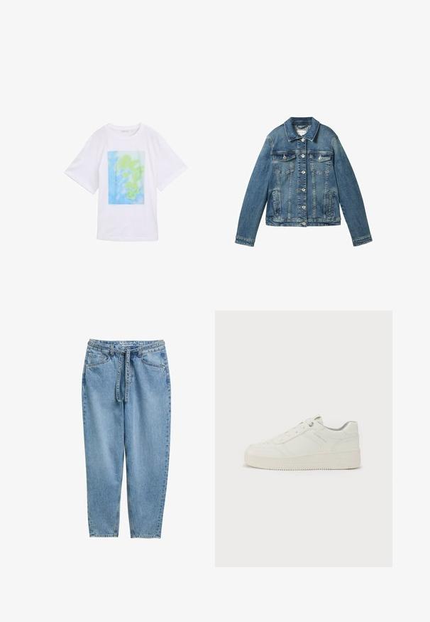Denim jacket in medium blue met lange mouwen, knoopsluiting, twee borstzakken en een rechte kraag. Zachte textuur met lichte vervaging.; Witte katoenen t-shirt met een rechthoekige grafische print in blauwe en groene abstracte patronen aan de voorkant. Korte mouwen en ronde hals.; Lichtblauwe denim broek met een relaxte fit, elastische tailleband, zijzakken en zichtbare stikseldetails. Glad textuur, taps toelopende beenontwerp.; Witte sneaker met een gladde leren buitenkant, ronde neus, zes oogjes, gevoerde kraag en een gestructureerde rubberen zool. Subtiel merkembleem aan de zijkant.