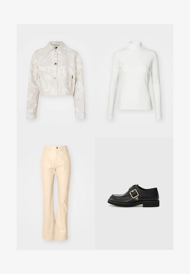 Forkortet jakke i lys beige struktureret stof med et blomstermotiv, der har spidse kraver, trykknapper foran og sidelommer med lynlås.; Hvid ribbet turtleneck blouse med lange ærmer, lavet af elastisk stof. Har et tætsiddende design og høj hals for god dækning.; Beige faux læder fløjsbukser med en glat overflade, der har frontlommer, knaplukning og en subtil shiny finish.; Sort lædersko med rund tå, udstyret med en guldbuckle og en flad gummisål. Glat tekstur med diskrete syningsdetaljer.