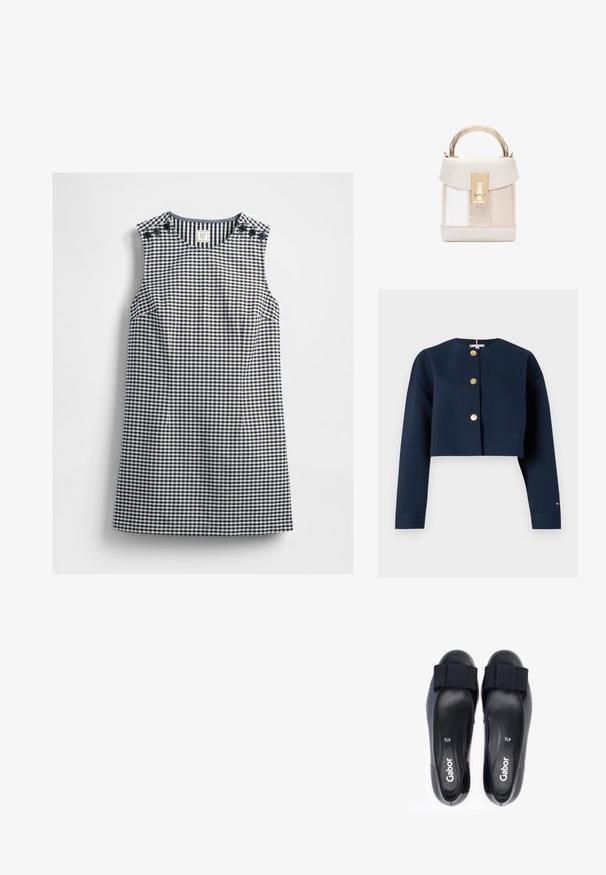 Marineblå cropped jakke med guld knapper, skuldersømme, en lille brystlomme og en diskret logo detalje på ærmet. Glat tekstur.; Ærmeløs navy og hvid gingham kjole med rund halsudskæring og knapdetaljer på begge skuldre, lagt fladt på en hvid baggrund.; Sorte Gabor flade sko med elastiske stropper, glat læderoverdel, rund tå og blød indre polstring. Størrelse markeret som 41/2.; Struktureret håndtaske med et tekstureret design i beige, hvid og metalliske paneler. Udstyret med en guldspænde, kort håndtag og en glat læderoverflade.