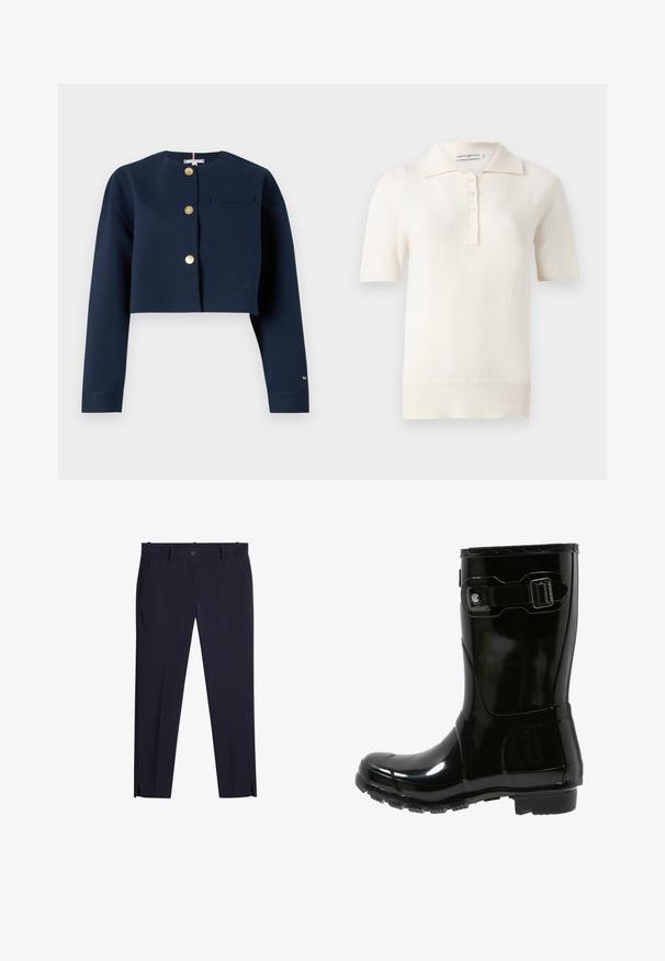 Marineblå cropped jakke med guld knapper, skuldersømme, en lille brystlomme og en diskret logo detalje på ærmet. Glat tekstur.; Kortærmet polo top i cremefarvet lavet af blødt strikket stof, med en tre-knaps placket og ribbet kant.; Mænds mørkeblå slim-fit bukser med bælteholdere, forlommer, lynlås og små forreste benåbninger ved kanten.; Sort vandtæt gummistøvle til anklen med en blank finish, justerbar rem og spænde detaljer, tekstureret sål for godt greb.