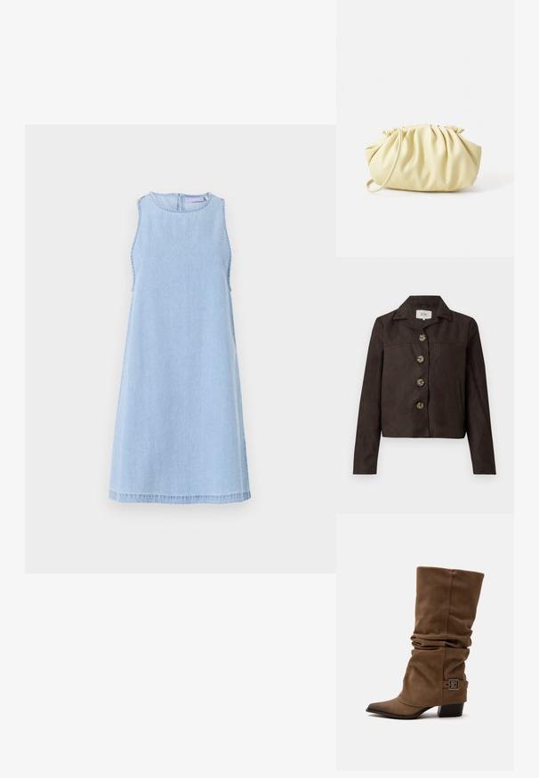 Donkerbruine suede cropped jas met lange mouwen, brede kraag, vier grote knopen aan de voorkant en zijzakken met split.; Lichtblauwe denim mouwloze jurk met een ronde halslijn. Kenmerkt zich door zijnaaddetails en een A-lijn silhouet. Sluiting met een ritssluiting aan de achterkant.; Bruine slappe laars tot halverwege de kuit met een puntige neus, lage blokhak en decoratief gespsluitingbandje bij de enkel op een effen witte achtergrond.; Geel geplooide handtas van soepel nepleer, met een zachte vorm, een enkele schouderriem en een verzameld ontwerp aan de bovenkant.