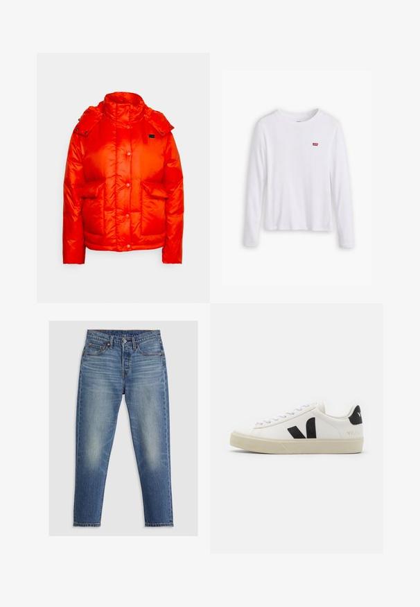 Levi's® LUNA CORE PUFFER - Zimná bunda - orange; Biela košeľa s dlhým rukávom vyrobená z mäkkého bavlneného materiálu. Na ľavej strane hrude je malá červená nášivka Levi's. Klasický dizajn s okrúhlym výstrihom.; Svetlomodré džíny s rovnými nohavicami, piatimi vreckami, gombíkovým zapínaním a jemným vyblednutím na stehnách. Viditeľné kontrastné švy.; Biele kožené tenisky s čiernym gumovým logom V. Textúrovaná svetlo krémová podrážka, biele šnúrky a detail na zadnej päte s názvom značky v čiernej farbe.