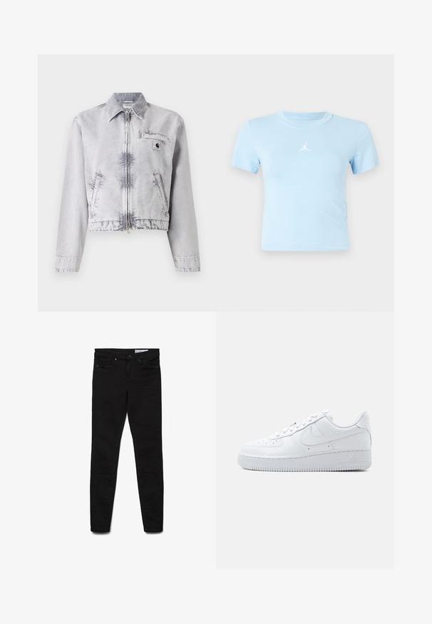Grå denimjakke med lange ærmer, lynlåslukning foran, cropped design, brystlomme og logo-detail. Blød tekstur med en falmet finish.; Lyseblå kortærmet cropped t-shirt med et lille hvidt Jumpman-logo centralt på brystet mod en ensfarvet baggrund.; Sorte skinny jeans lavet af denimstof, med klassisk design med fem lommer, lynlås og diskrete syningsdetaljer.; Hvid Nike Air Force 1 sneaker med lavt snit, snørelukning, perforeret tåboks og karakteristisk Swoosh-logo på siden.