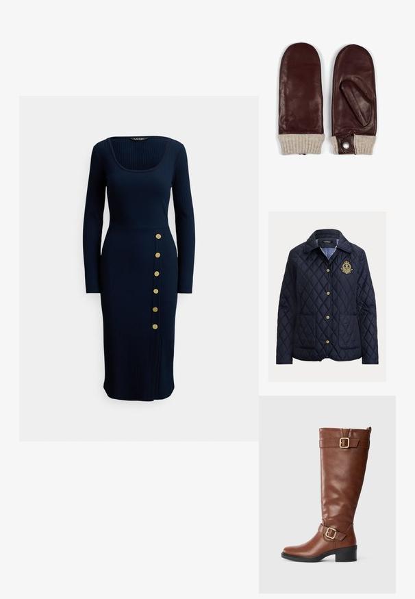 Marineblauw doorgestikt jack met een ruitpatroon, gouden knopen, twee voorzakken en een gestreepte voering. Heeft een geborduurd embleem.; Donkerblauwe ribgebreide jurk met lange mouwen, een vierkante halslijn en knopen aan de zijkant. Heeft een aansluitende pasvorm en een zoom tot op de knie.; Bruine leren knielange laars met twee gouden gespen, lage zwarte blokhak en een treklipje aan de achterkant op een witte achtergrond.; Bruine leren wanten met een gebreide beige manchet, met een duimgedeelte, en een metalen knoopdetail aan één zijde.