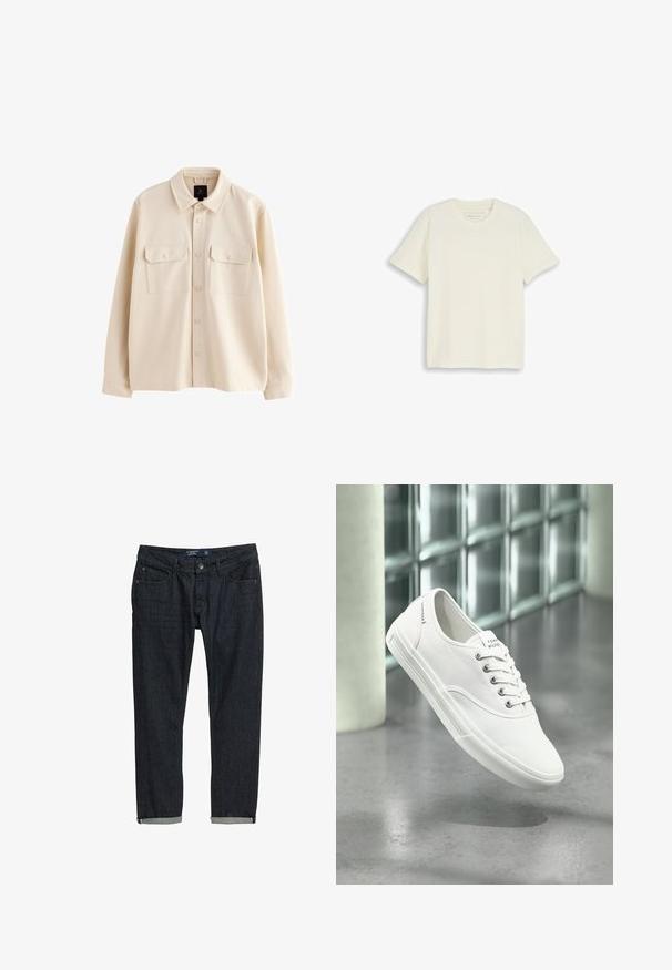 Beige overhemdjas met lange mouwen, kraag, knoopsluiting aan de voorkant en twee borstzakken met klep en knopen.; Effen crèmekleurig katoenen T-shirt met korte mouwen en ronde hals, platliggend op een witte achtergrond.; Donkerdenim jeans met een slanke pasvorm, met opgerolde manchetten, een klassieke vijf-pocketontwerp en een knoopsluiting, op een witte achtergrond.; Witte lage canvas sneaker met veters, met label Tommy Hilfiger, getoond zwevend boven een gladde grijze vloer nabij een muur van glasblokken.