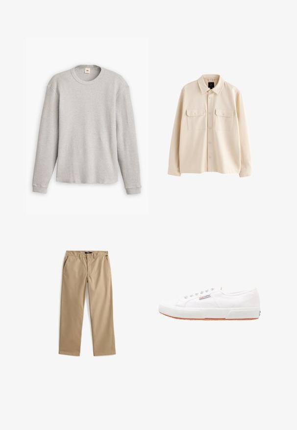Beige overhemdjas met lange mouwen, kraag, knoopsluiting aan de voorkant en twee borstzakken met klep en knopen.; Grijze lange mouwen trui van gebreid materiaal met een geribbeld patroon, ronde halslijn en rechte zoom. De manchetten zijn aansluitend en gemaakt van zachte stof.; Beige recht gesneden chino's van lichtgewicht katoen. Voorzien van twee voorzakken en een knoopsluiting. Gladde textuur, minimale details.; Witte canvas sneakers met een rubberen zool, vetersluiting en een klein logolabel aan de zijkant. Gewreven wit bovenwerk en een bruine zool.