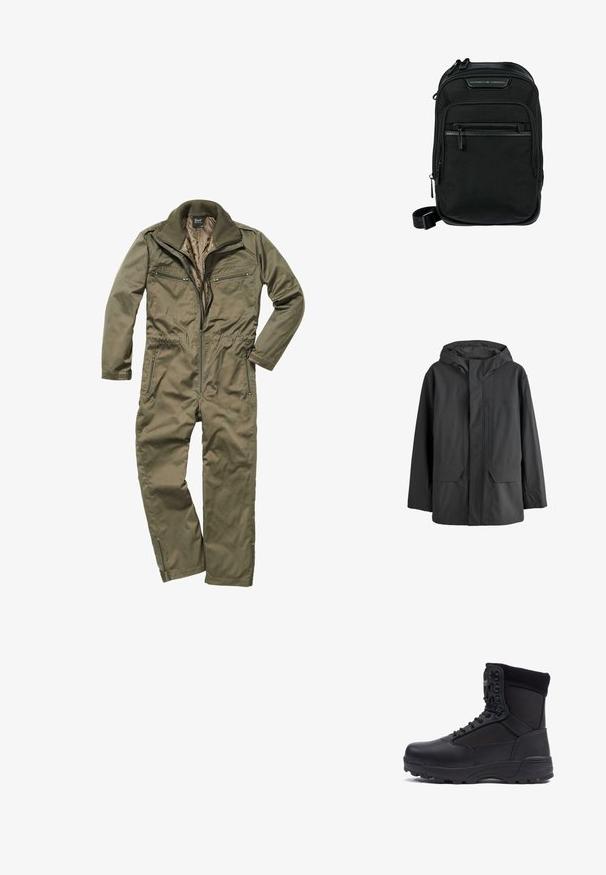 Schwarze wasserdichte Kapuzenjacke mit Frontklappe, die den Reißverschluss verdeckt, und zwei großen Fronttaschen.; Olivgrüner Overall aus strapazierfähigem Material, mit Reißverschluss vorne, geripptem Kragen und mehreren mit Reißverschluss versehenen Taschen auf der Brust und an den Seiten.; Schwarzer taktischer Stiefel mit einem glatten Lederoberteil und Stoffpaneelen, hoher Knöchelgestaltung, schnürbarem vorderen Teil und robustem Gummisohle.; Kompakte schwarze Umhängetasche mit mehreren Reißverschlussfächern, strukturiertem Stoff, verstellbarem Riemen und Porsche Design Logo vorne.