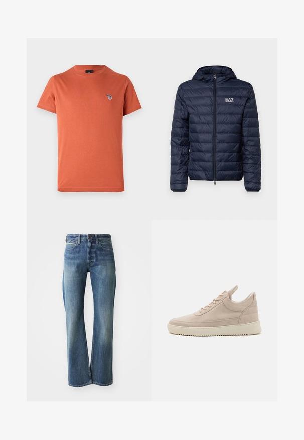 Marineblauwe gewatteerde jas met capuchon, voorzien van horizontaal gestikte secties, een ritssluiting aan de voorkant en EA7-logo op de linkerkant van de borst.; Oranje katoenen T-shirt met korte mouwen, ronde hals en een klein, mult Kleuren geborduurd ontwerp op de linkerkant van de borst.; Denim jeans in een licht tot gemiddeld blauwe kleur, met een recht gesneden pijp, klassiek vijf-pocket ontwerp en subtiele vervaging aan de voorkant.; Beige suède sneaker met een ronde neus, witte zool en platte veters. Voorzien van een trekband aan de hiel en gestructureerde zijpanelen.