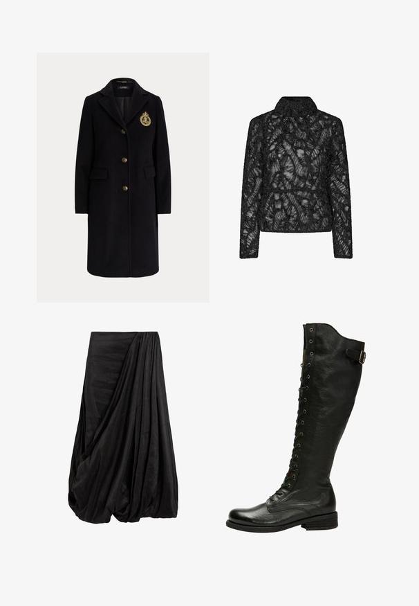 Schwarzer langer Wollmantel mit goldenen Knöpfen und einem gold bestickten Wappen auf der linken Brustseite, mit einem Reverskragen und Pattentaschen.; Schwarze Spitzenjacke mit einem strukturierten Blumenmuster, Kragen, langen Ärmeln und verkürztem Design. Transparenter Stoff mit filigranen Details.; Schwarzer, drapierter Rock aus einem glatten Stoff, der mit komplexen Falten und einer fließenden Silhouette überzeugt. Der Rock hat eine geraffte Taille.; Schwarze Leder-Knöchelstiefel mit Schnürung vorne, silbernen Ösen und seitlichem Schnallenverschluss. Verfügt über eine strukturierte Oberfläche und einen gestapelten Absatz.