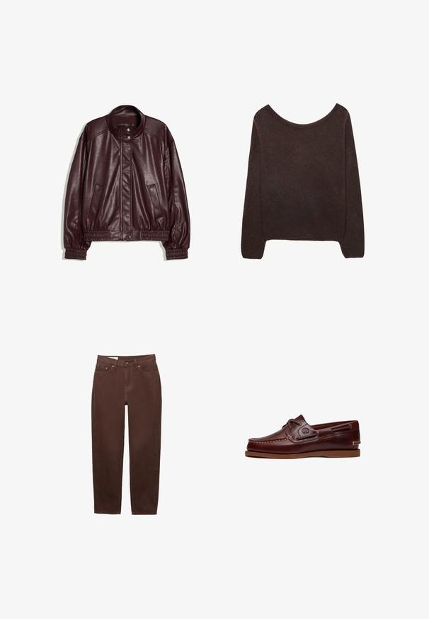 Mørk bordeaux faux læder bomberjakke med elastiske manchetter og kant, to sidelommer og trykknaplukning ved kraven og foran.; Brun strikket sweater med off-shoulder halsudskæring, lange ærmer og ribbede manchetter. Blød tekstur med en glat overflade.; Brune jeans med lige ben, frontknap, lynlåslukning og femlomme-design på hvid baggrund.; Brun læder bådsko med snørre, syningsdetaljer og Timberland-logo på siden, vist på en hvid baggrund.