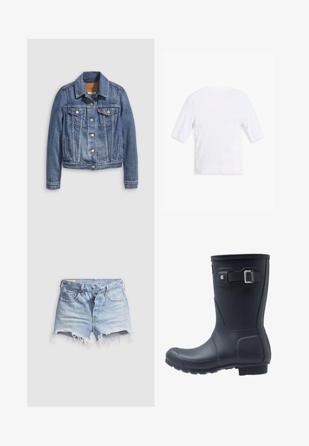 Denimjakke i mellemblå med klassisk krave, knaplukning foran, to brystlommer og guldfarvet hardware. Slidt teksturdetalje.; Hvid bomulds t-shirt med korte ærmer, rund halsudskæring og en glat overflade. Ingen synlige mønstre eller udsmykninger.; Lyseblå denim shorts med afklippede ben og frynser, fem lommer og knaplukning. Stoffet er blødt med et let slidt udseende.; Sort gummistøvle med rund tå, struktureret sål og justerbar remdetalje. Glat overflade med mat finish.