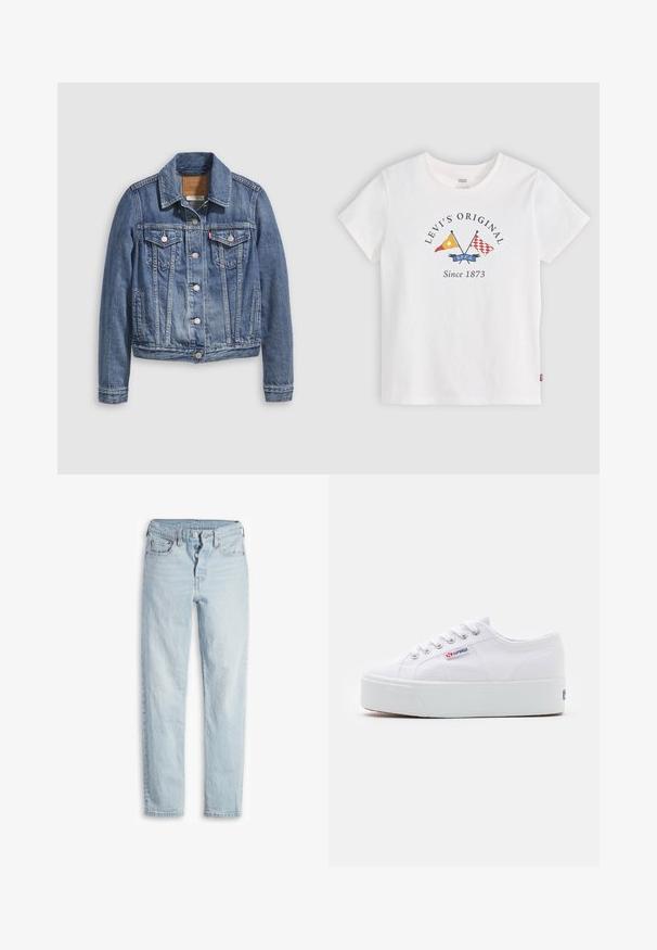 Jeansjacke in mittlerem Blau mit klassischem Kragen, Knopfleiste, zwei Brusttaschen und goldfarbenen Beschlägen. Mit Used-Effekt.; Weißes Levi's T-Shirt mit kurzen Ärmeln, gekreuzten gelben und roten Flaggen und dem Text "Levi's Original Since 1873" in der vorderen Mitte.; Helle blaue Jeans aus Denim mit hoher Taille, fünf Taschen, Knopfverschluss und geradem Schnitt. Verfügt über sanfte Ausbleichungen und eine strukturierte Oberfläche.; Weiße Leinenschuhe mit einer dicken weißen Plattformsohle, runder Zehenpartie und Metallösen für die Schnürsenkel. Markenlogo an der Seite angebracht.
