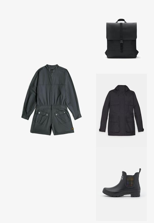 Zwarte waterdichte jas met een capuchon, twee borstzakken, verstelbare koordjes en een gladde, matte textuur. Beschikt over drukknopen bij de manchetten.; Donkergrijze korte jumpsuit met lange mouwen, rits aan de voorkant, elastische taille en twee klepzakken met knopen aan de voorkant van de shorts.; Barbour KINGHAM - Regenlaarzen - black; Zwarte rugzak van glad, mat materiaal met een opklapbare flap, verstelbare schouderriem en logodetail aan de onderkant.