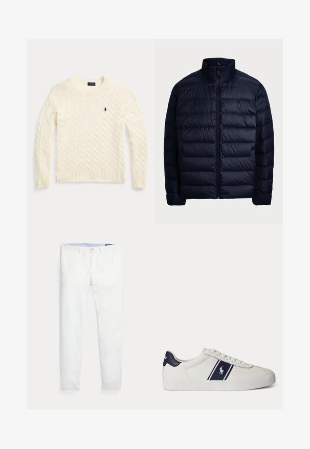 Polo Ralph Lauren THE COLDEN PACKABLE DOWN JACKET - Doudoune - collection navy; Pull en maille torsadée couleur crème avec manches longues et logo Polo Ralph Lauren brodé sur la poitrine gauche.; Chinos en coton blanc coupe slim, dotés d'une fermeture à un bouton doré et d'une ceinture intérieure bleu clair. Texture lisse sans motifs.; Baskets basses blanches avec bande et logo bleu marine sur le côté, languette de talon bleu marine, semelle blanche plate et lacets blancs.