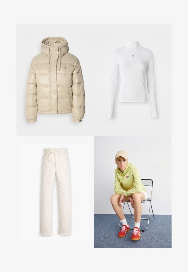 Beige Pufferjacke mit glänzender Oberfläche, hohem Kragen, verstellbaren Kordeln und Logo. Boxy-Schnitt, gestepptes Design und Druckknopfärmel.; Langärmliges, weißes Rollkragenoberteil aus Rippmaterial. Verfügt über ein kleines gesticktes Logo in der Mitte. Enganliegendes Design ohne Muster.; Weiße Denim-Jeans mit geradem Bein, im Fünf-Taschen-Stil und mit kupferfarbenen Hardware-Details. Rohschnitt an den Knöcheln.; Helle grüne Kapuzenjacke mit Logo, weiße Shorts, rote Sneakers mit weißen Streifen, sitzend auf einem verchromten Klappstuhl vor einem neutralen Hintergrund.