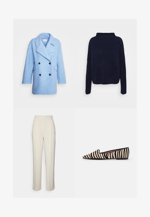 Lichtblauwe dubbelzijdige jas van textuurstof. Heeft grote zwarte knopen, scherpe revers en twee voorzakken. Korte mouwen.; Filippa K MIKA STRIPE - Trui - navy; See by Chloé Broek - light ivory; Pretty Ballerinas ELLA - Instappers - nube black